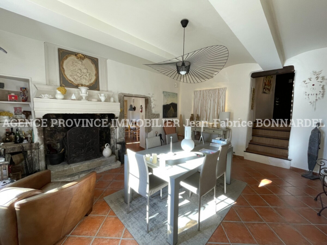 Magnifique maison de village avec vue dominante