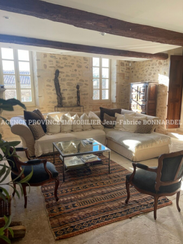 Maison de village en pierres avec vue dominante