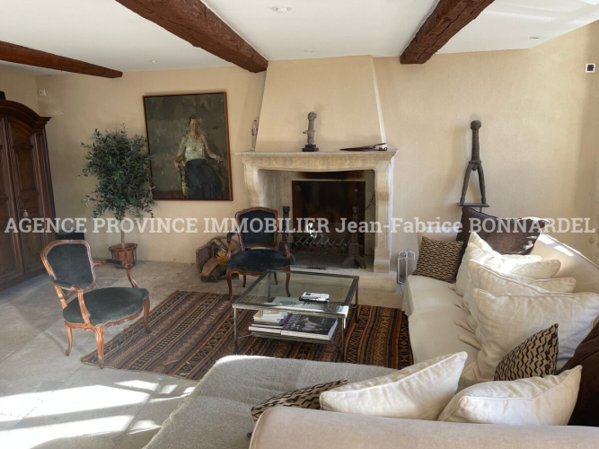 Maison de village en pierres avec vue dominante