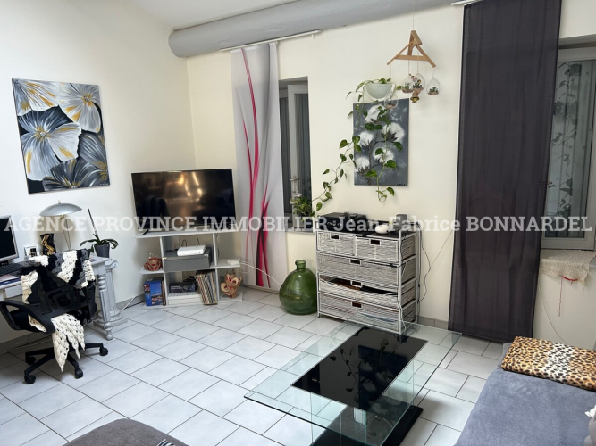 Immeuble avec commerce et logement de type 4