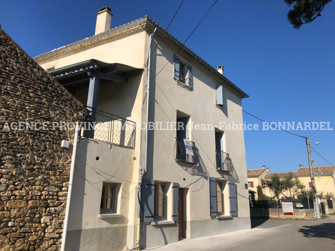 APPARTEMENT DE TYPE 3 AVEC CUISINE EQUIPEE ET TERRASSE