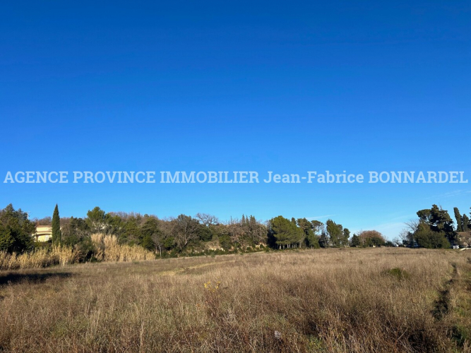 TERRAIN PROCHE CENTRE DANS QUARTIER RÉSIDENTIEL