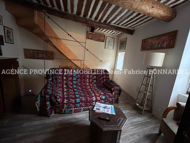 Maison de village en pierres meublée