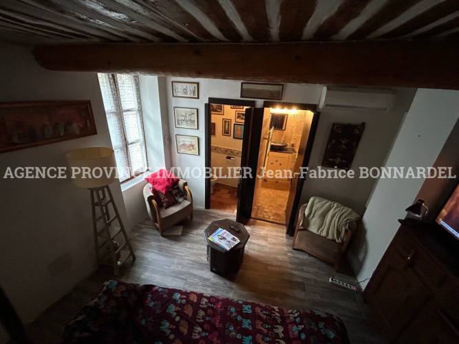 Maison de village en pierres meublée