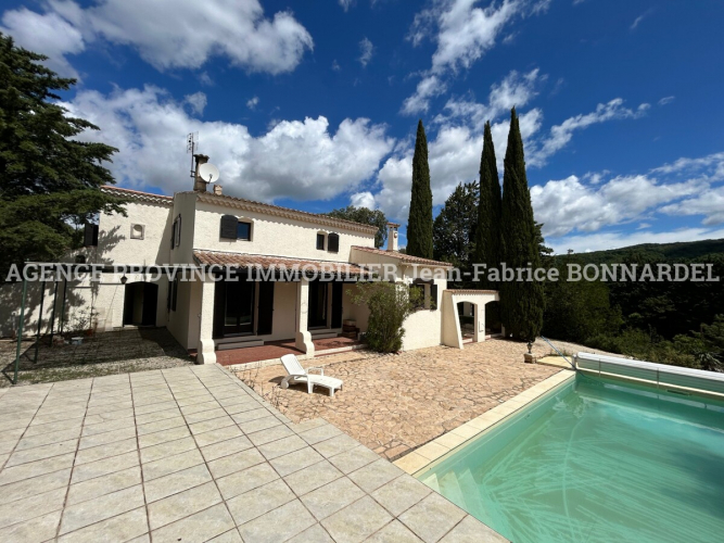 Propriété avec piscine et vue sur la campagne