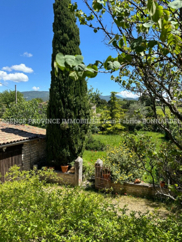 Maison de caractère en pierres avec jardin