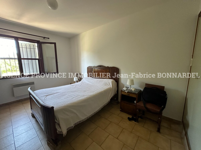 Spacieuse Villa avec Vue sur le château