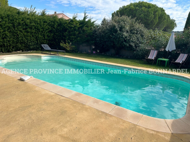 Villa dans charmant quartier résidentiel avec piscine