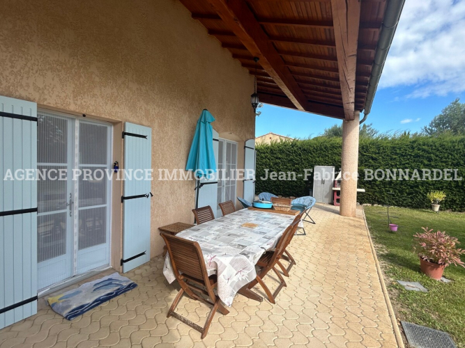 Villa dans charmant quartier résidentiel avec piscine