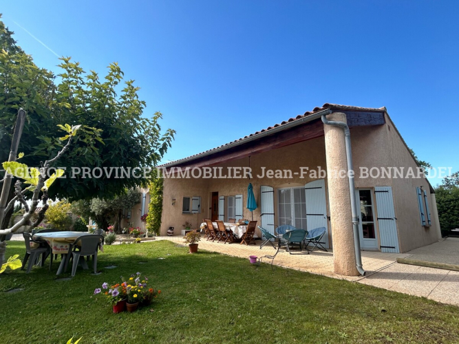 Villa dans charmant quartier résidentiel avec piscine