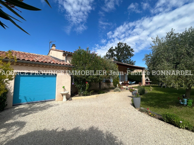 Villa dans charmant quartier résidentiel avec piscine