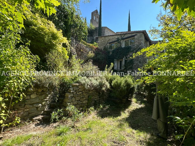 Maison de charme avec jardin bucolique