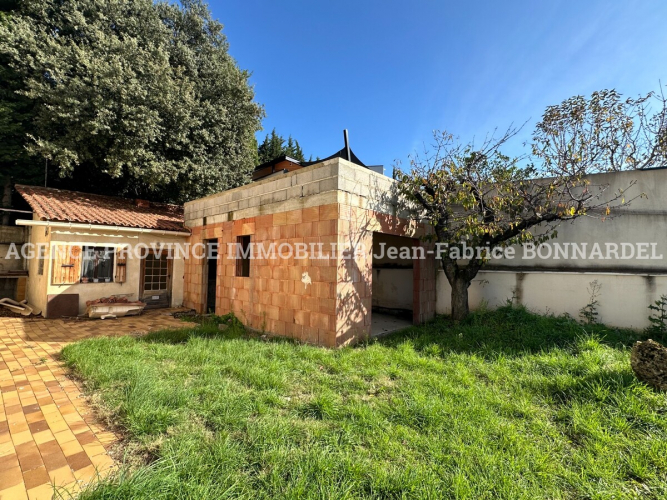 Villa rénovée avec goût en bordure de village