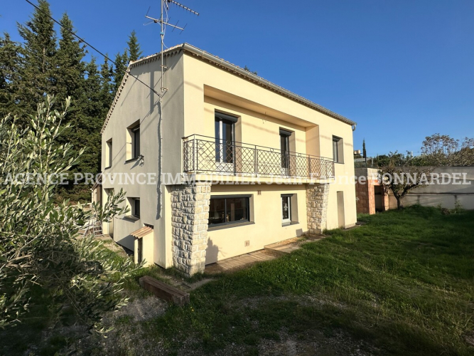 Villa rénovée avec goût en bordure de village