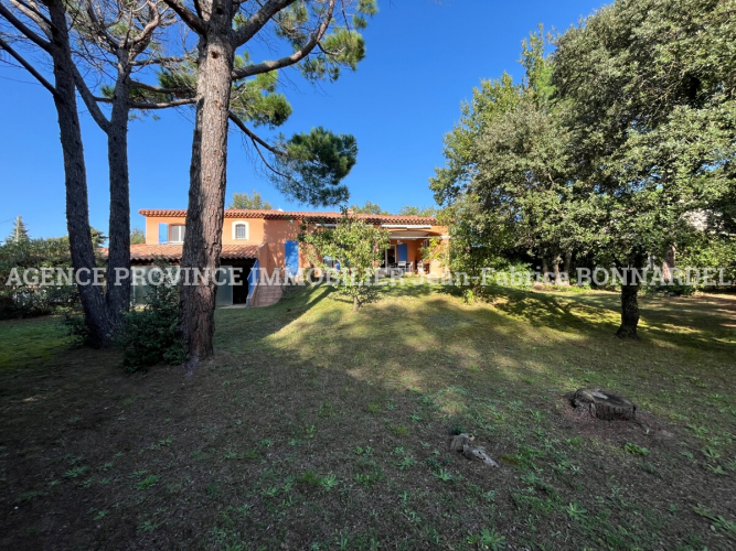 Villa en parfait état avec piscine chauffée et jardin arboré