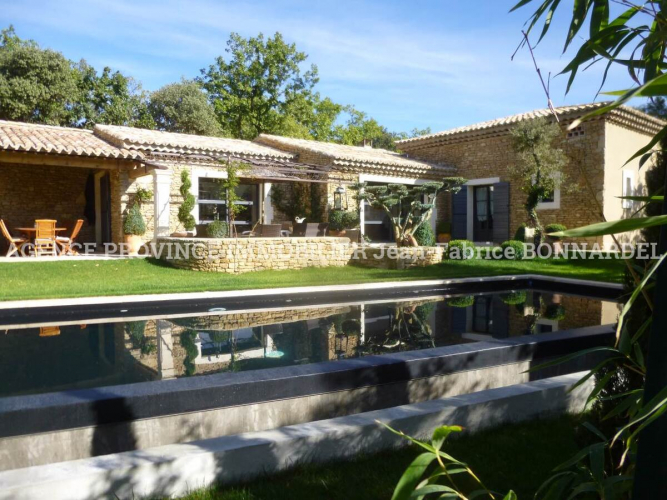 VILLA SUR LES HAUTEURS DE SUZE LA ROUSSE