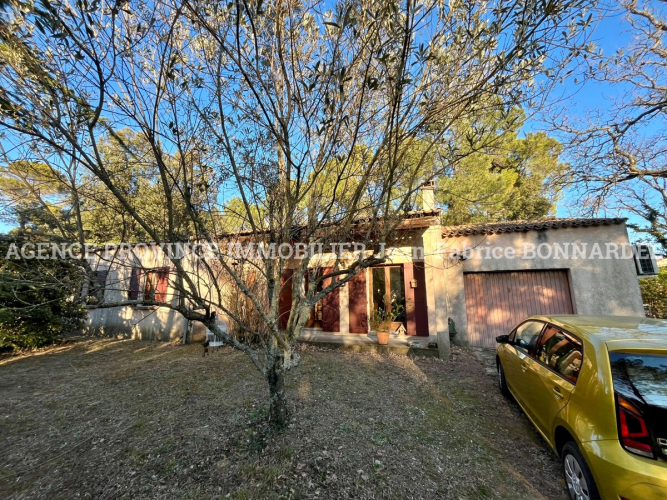 Villa de plain-pied dans un bel environnement