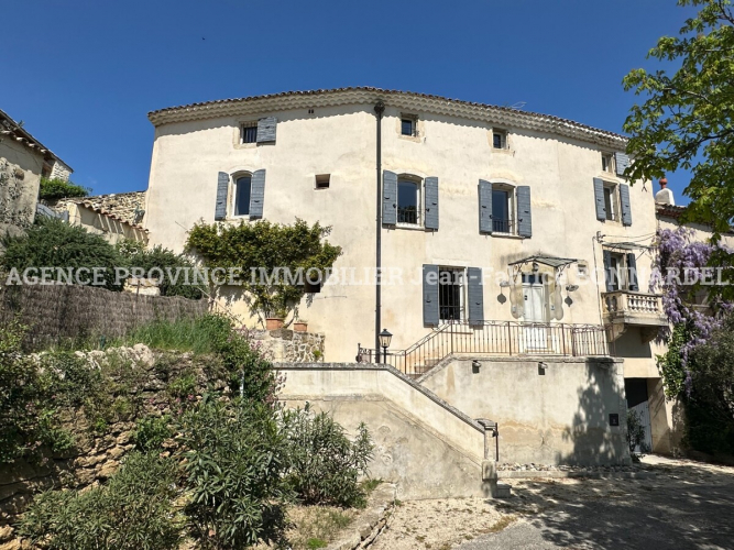 Propriété sur les hauteurs du village avec Vue dominante