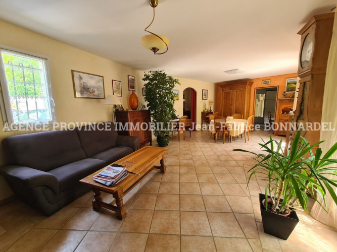 Belle villa provençale en campagne