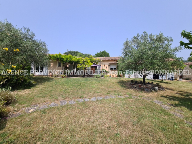 Belle villa provençale en campagne