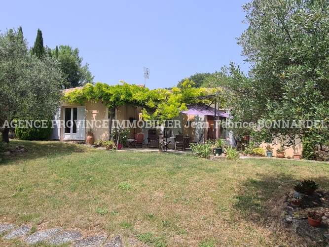 Belle villa provençale en campagne