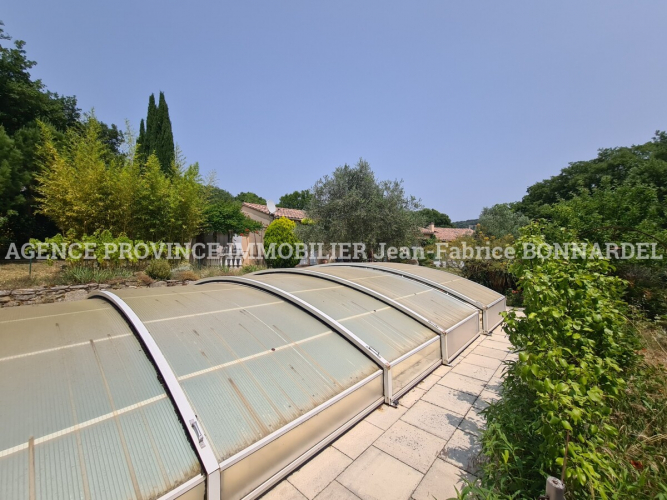 Belle villa provençale en campagne