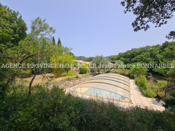 Belle villa provençale en campagne