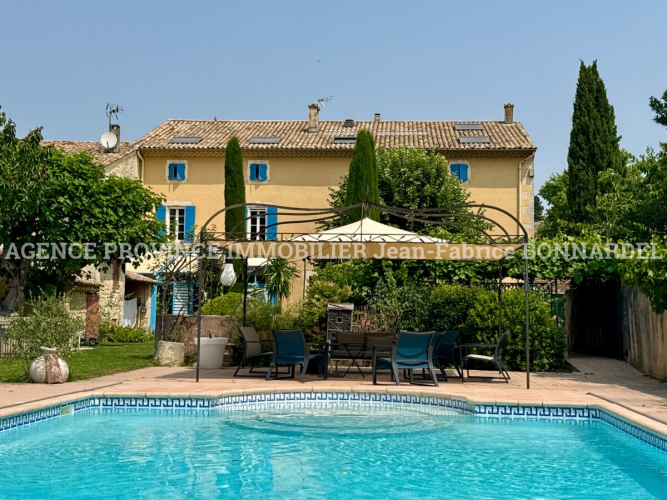 Maison de maître avec jardin au coeur du village Maison de maître avec jardin au coeur du village
