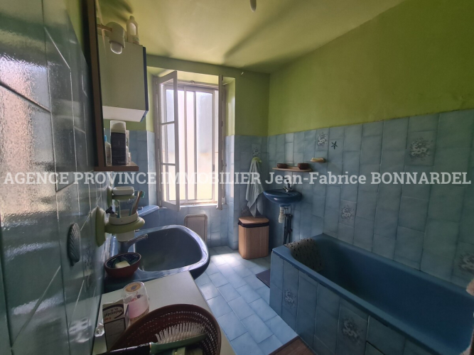 Maison de ville proche commerces et écoles