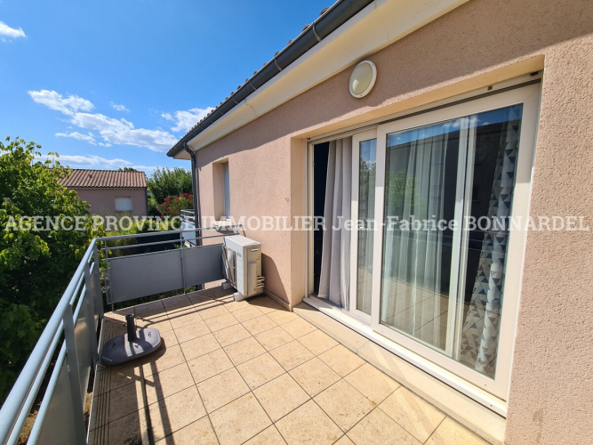Bel appartement de standing avec terrasses et parkings