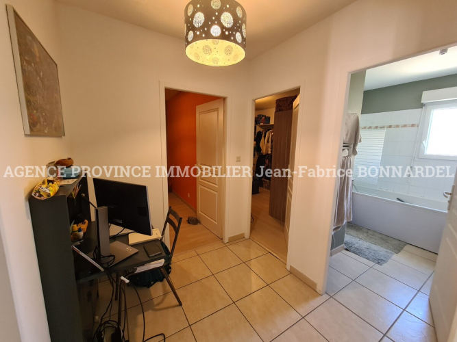 Bel appartement de standing avec terrasses et parkings