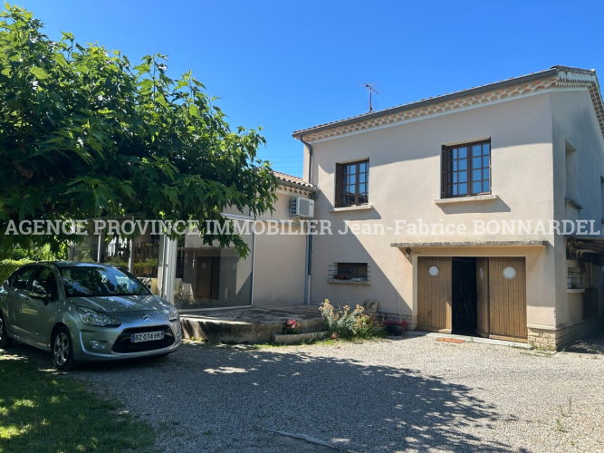 Villa avec terrain arboré et piscinable Villa avec terrain arboré et piscinable