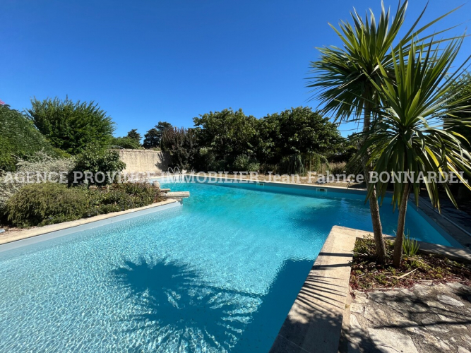 Jolie villa méditerranéenne à deux pas du centre-village