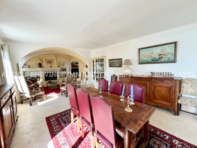Jolie villa méditerranéenne à deux pas du centre-village