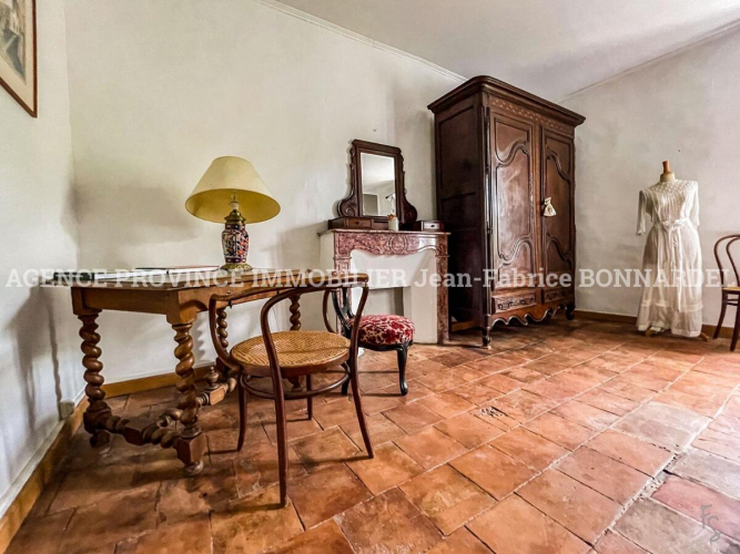 Charmant Mas Provençal en Campagne