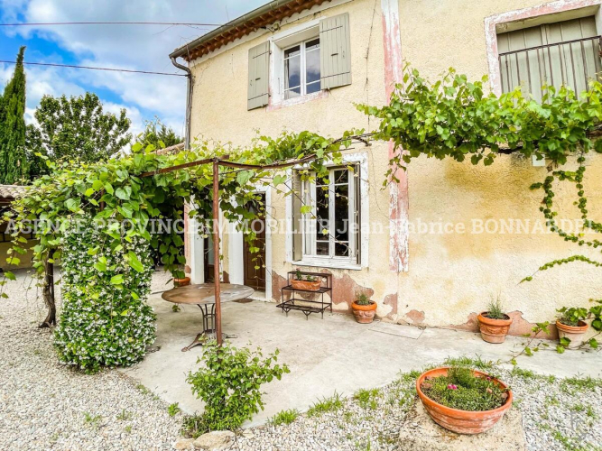 Charmant Mas Provençal en Campagne