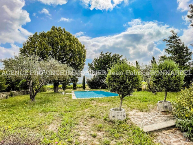 Charmant Mas Provençal en Campagne