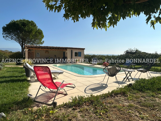 Lumineuse Villa avec très belle vue dégagée