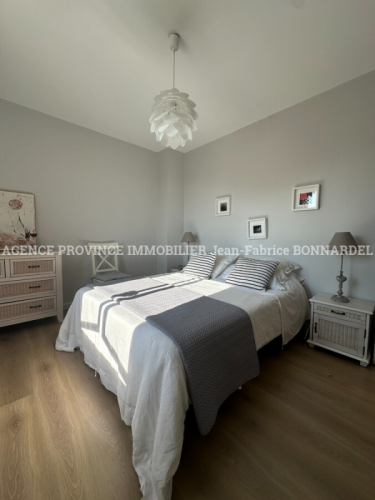 Lumineuse Villa avec très belle vue dégagée