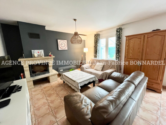 Charmante villa de plain-pied proche centre village