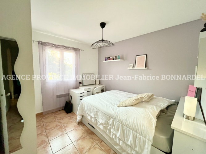 Charmante villa de plain-pied proche centre village