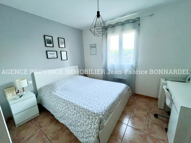 Charmante villa de plain-pied proche centre village