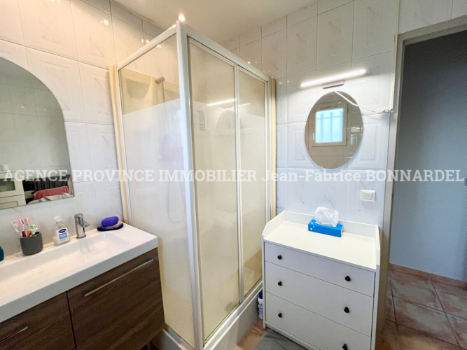 Charmante villa de plain-pied proche centre village