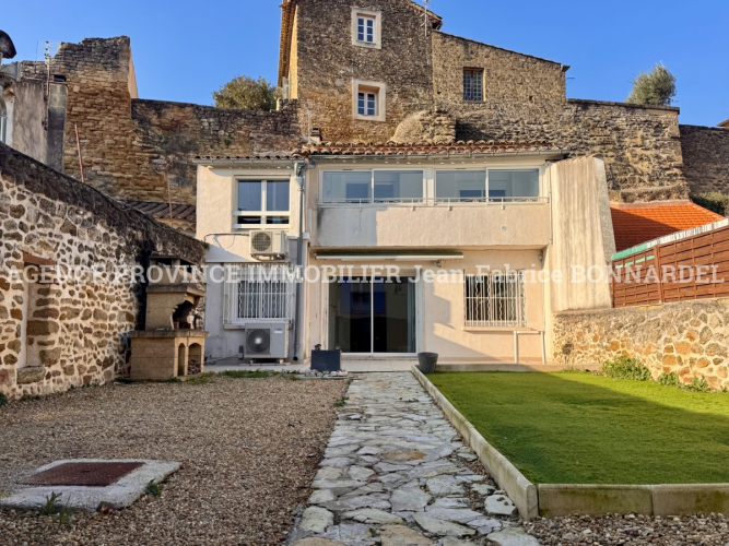 Maison de village au calme