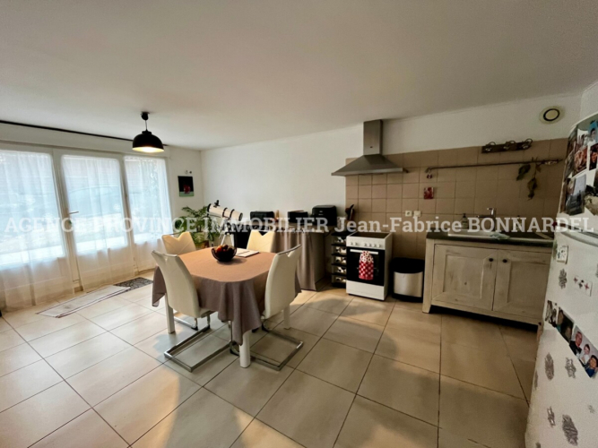 Dans un environnement calme et arboré