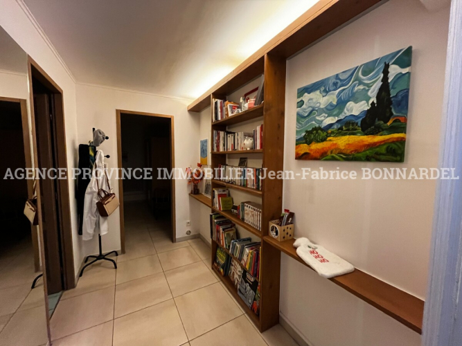 Dans un environnement calme et arboré