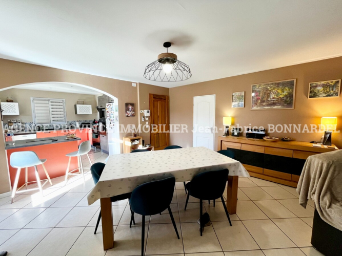 Superbe maison de plain-pied avec chambres d’hôtes et piscine – Cadre exceptionnel