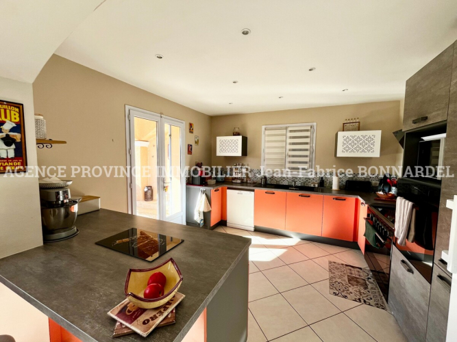 Superbe maison de plain-pied avec chambres d’hôtes et piscine – Cadre exceptionnel