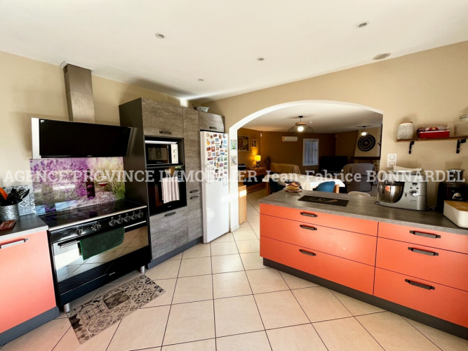 Superbe maison de plain-pied avec chambres d’hôtes et piscine – Cadre exceptionnel