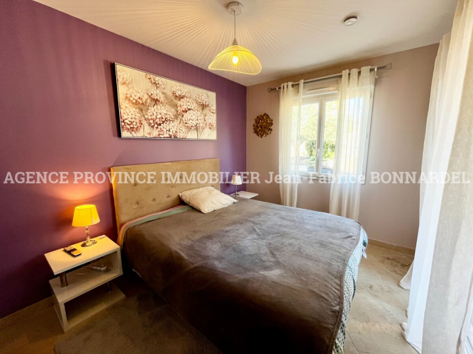 Superbe maison de plain-pied avec chambres d’hôtes et piscine – Cadre exceptionnel